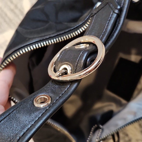 Coach logo and leather black shoulder purse - Picture 4 of 4